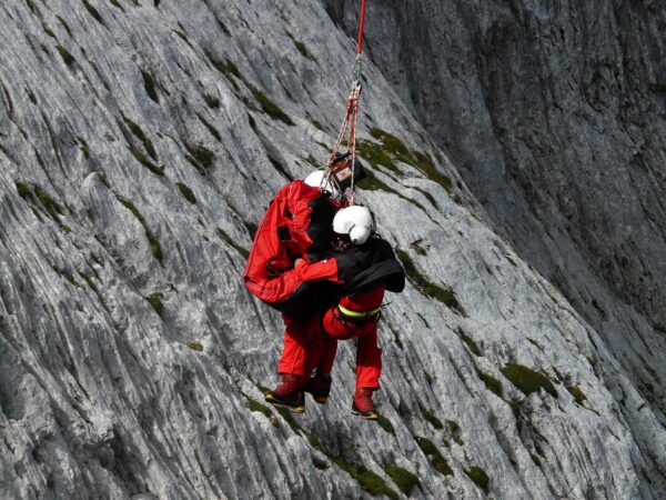 rescue workers, mountain rescue, emergency, accident, abseil, mission, rescue operation, mountain watch, winch, altitude rescue, air rescue, emergency doctor, help, rescue, first aid, rope, carabiner, mountain rescue, rescue, rescue, rescue, rescue, rescue, first aid