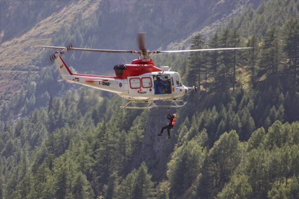 helicopter, mountain, helicopter rescue, mountain rescue, rescue, emergency, accident, nature, the italian alps, air rescue, flight, winch, risk, adventure, pentax k10